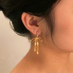1-Piece-Vintage-Style-Simple-Style-Solid-Color-Plating-304-Stainless-Steel-18K-Gold-Plated-Drop-Earrings-display-picture-5