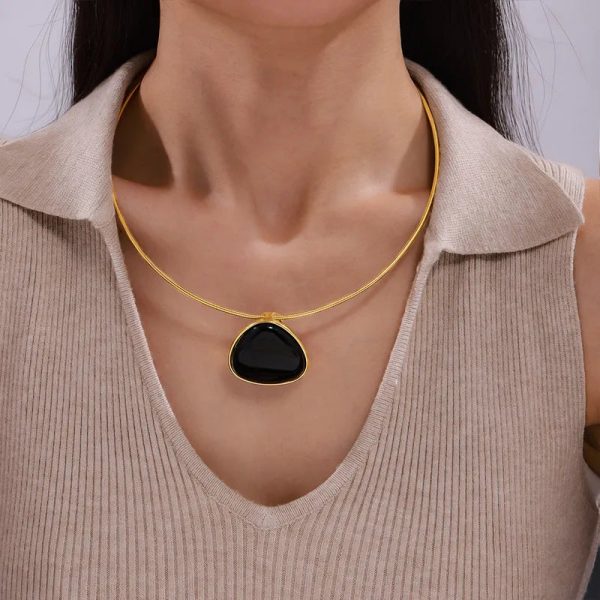 Wholesale-Jewelry-Retro-British-Style-Triangle-304-Stainless-Steel-Agate-18K-Gold-Plated-Inlay-Necklace_4