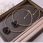 Wholesale-Jewelry-Retro-British-Style-Triangle-304-Stainless-Steel-Agate-18K-Gold-Plated-Inlay-Necklace_5