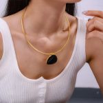 Wholesale-Jewelry-Retro-British-Style-Triangle-304-Stainless-Steel-Agate-18K-Gold-Plated-Inlay-Necklace_6